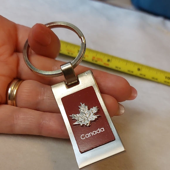 Canada Pewter Keychain Maple Leaf - Picture 1 of 4